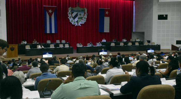 Cuba Parlamento f Juvenal Balan Granma