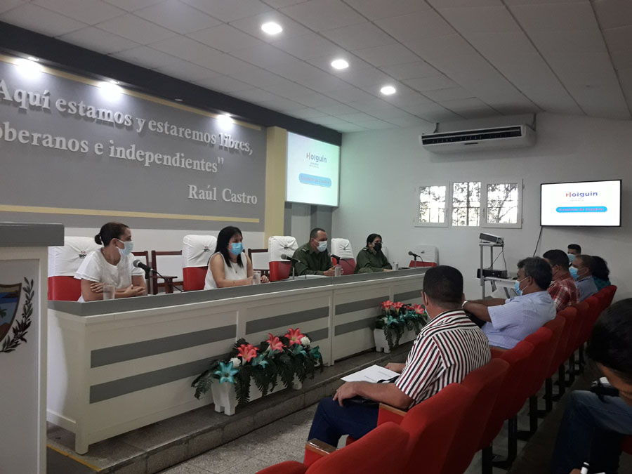 Holguín Implementan temas del 8vo congreso PCC F AlexRojas