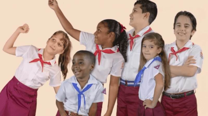 uniformes escolares Cuba f Radio Rebelde