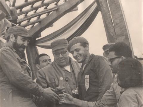 03 DR. Arce y otros son saludados por Fidel