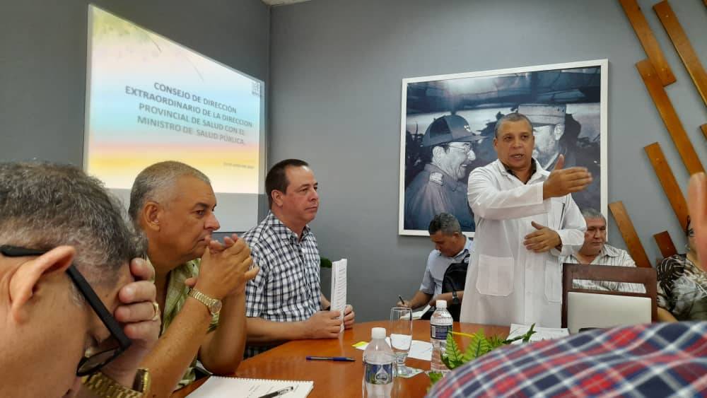 Holguin Portal Miranda Ministro Salud Cuba Julio Yamel f Salud Provincial2