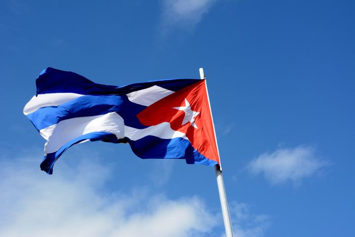 bandera cubana Foto Juvenal Balan