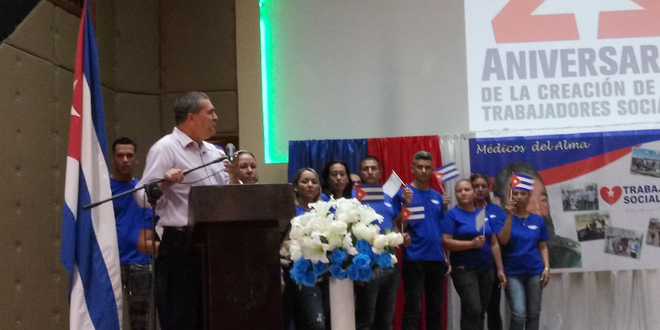 Ernesto Santiesteban Velazquez Primer Secretario Partido provincia Holguin f JCDT