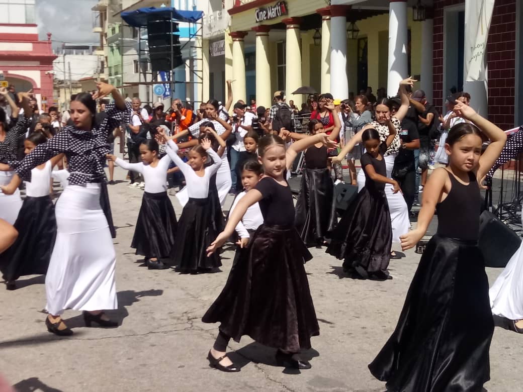 Compañia Monika Dance desfile de Romerias