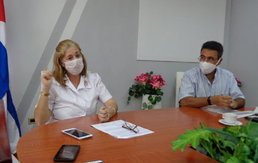 Dr. Yanelis Calviño Vega explains about health situation in Holguin. Photo: Holguin Provincial Government